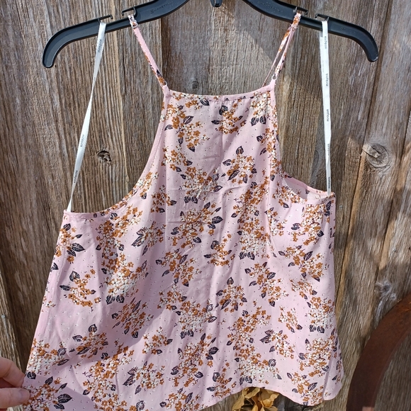 2 Summer tops by MinkPink and Garage - Picture 4 of 11